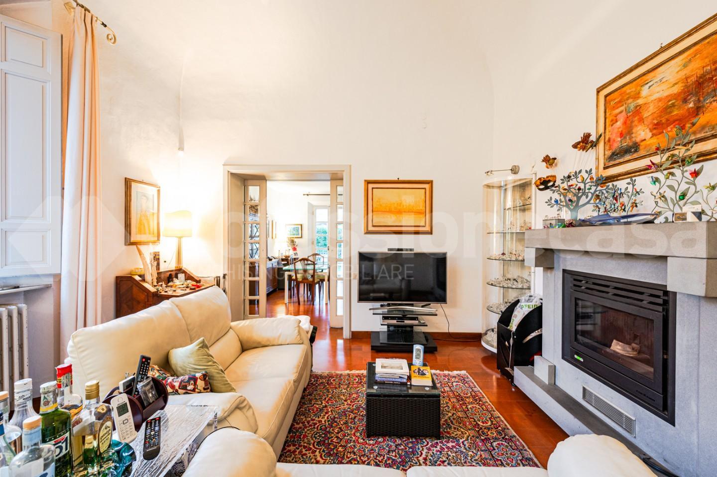 Immagine 10 di Villa in vendita  a Pisa