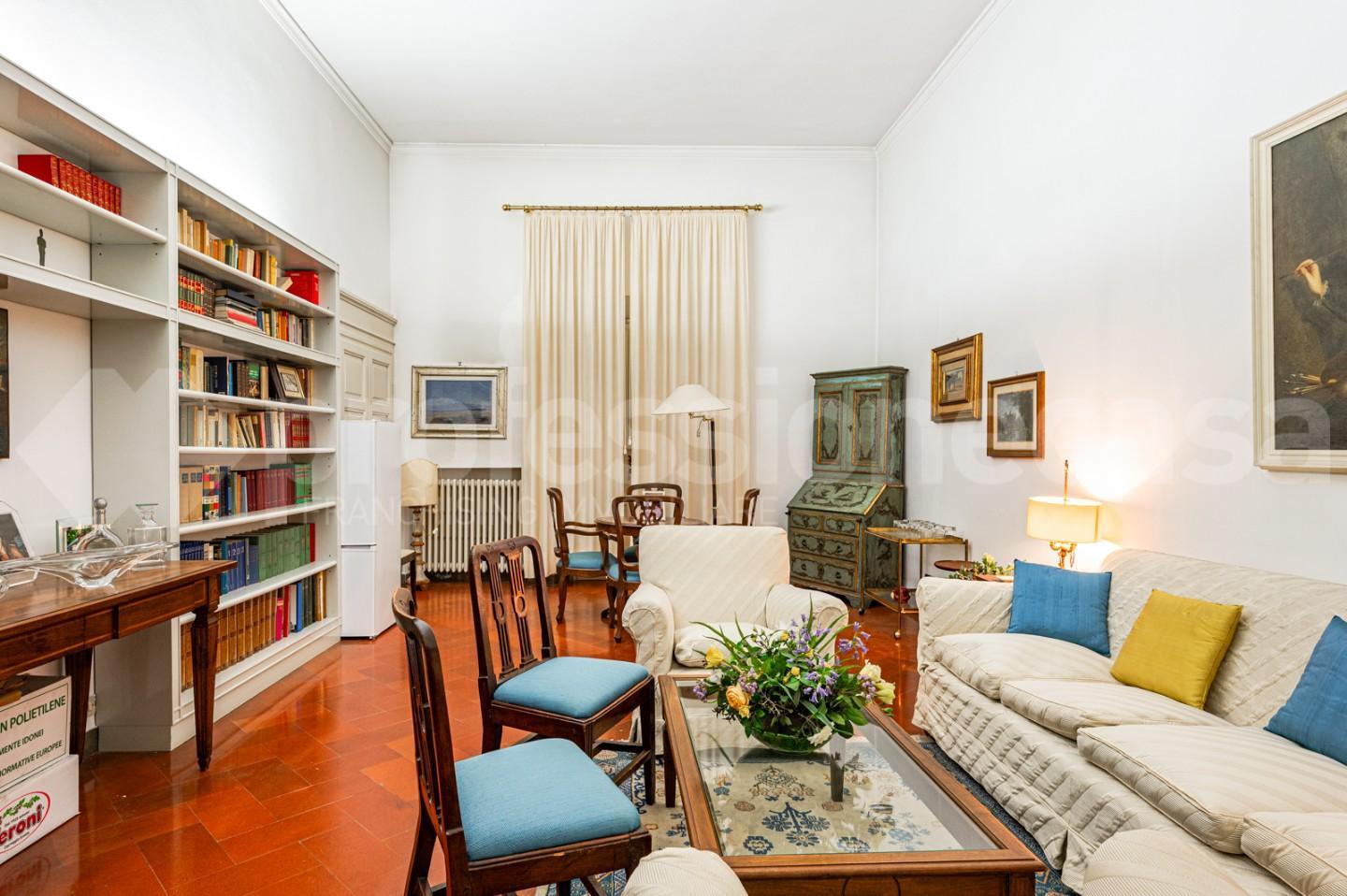 Immagine 27 di Villa in vendita  a Pisa