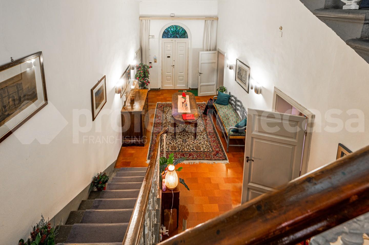 Immagine 23 di Villa in vendita  a Pisa