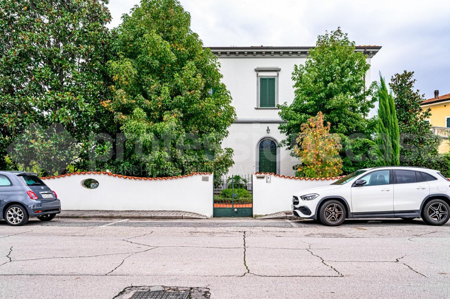 Immagine 30 di Villa in vendita  a Pisa