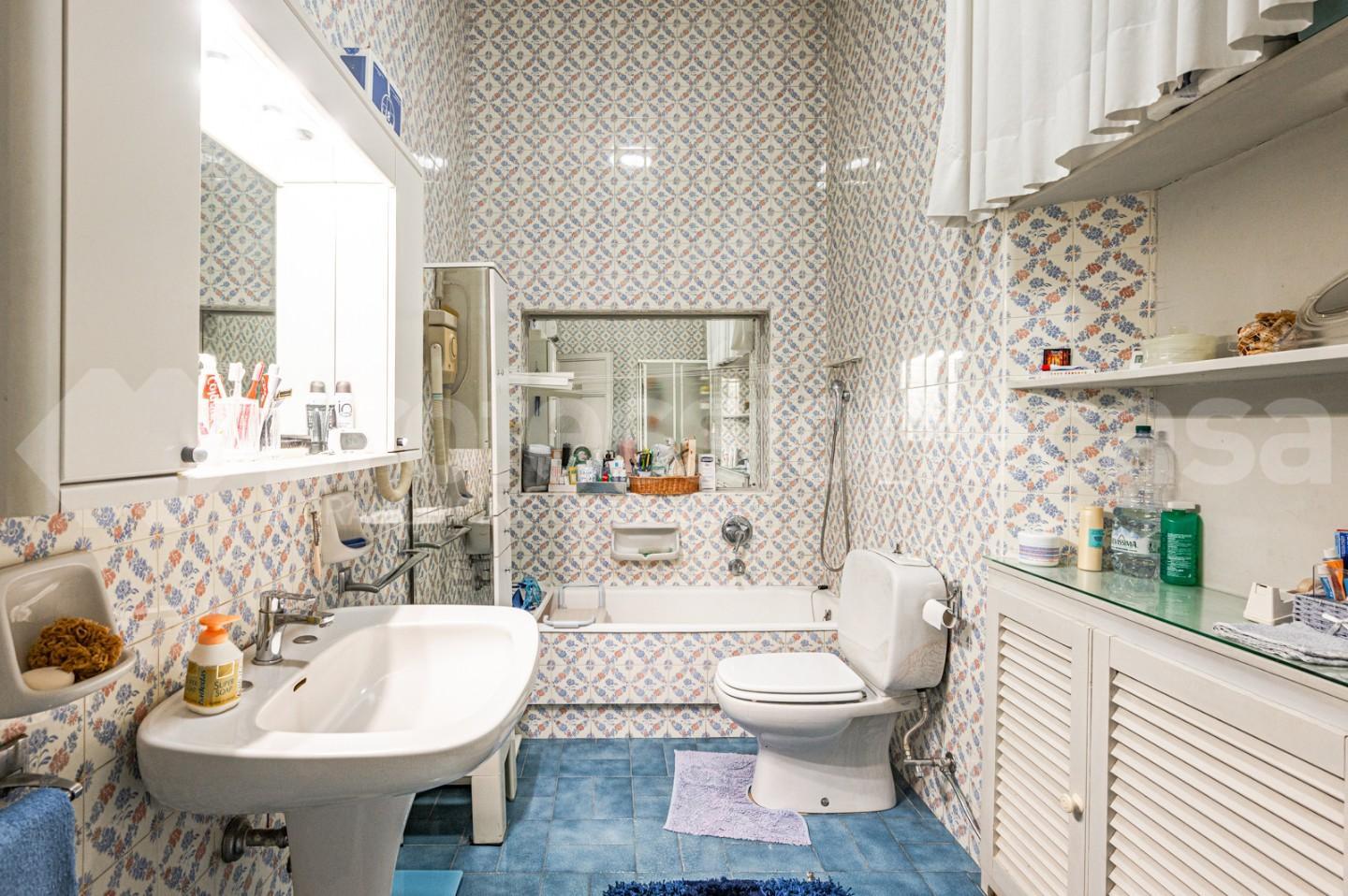 Immagine 21 di Villa in vendita  a Pisa