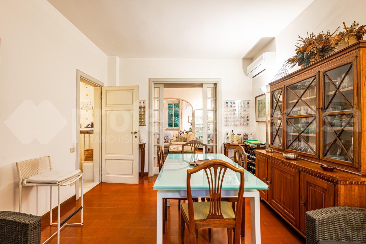 Immagine 16 di Villa in vendita  a Pisa