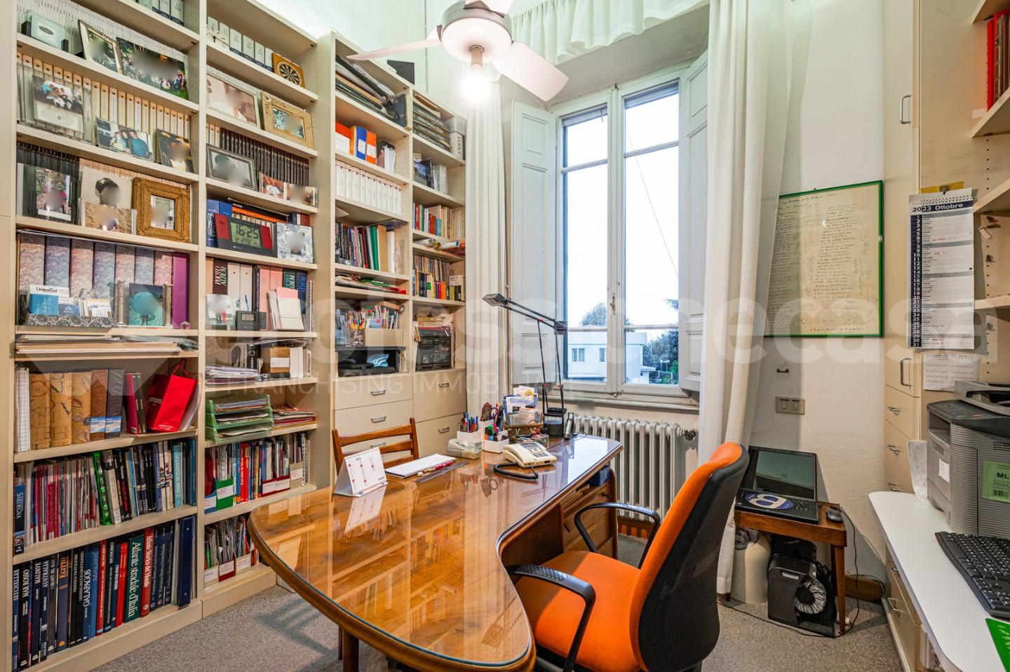 Immagine 22 di Villa in vendita  a Pisa