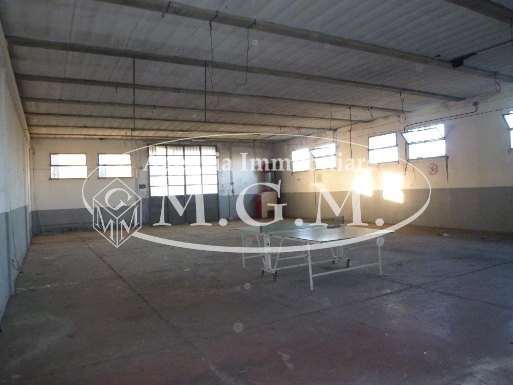 Immagine 10 di Capannone industriale in affitto  a Pontedera