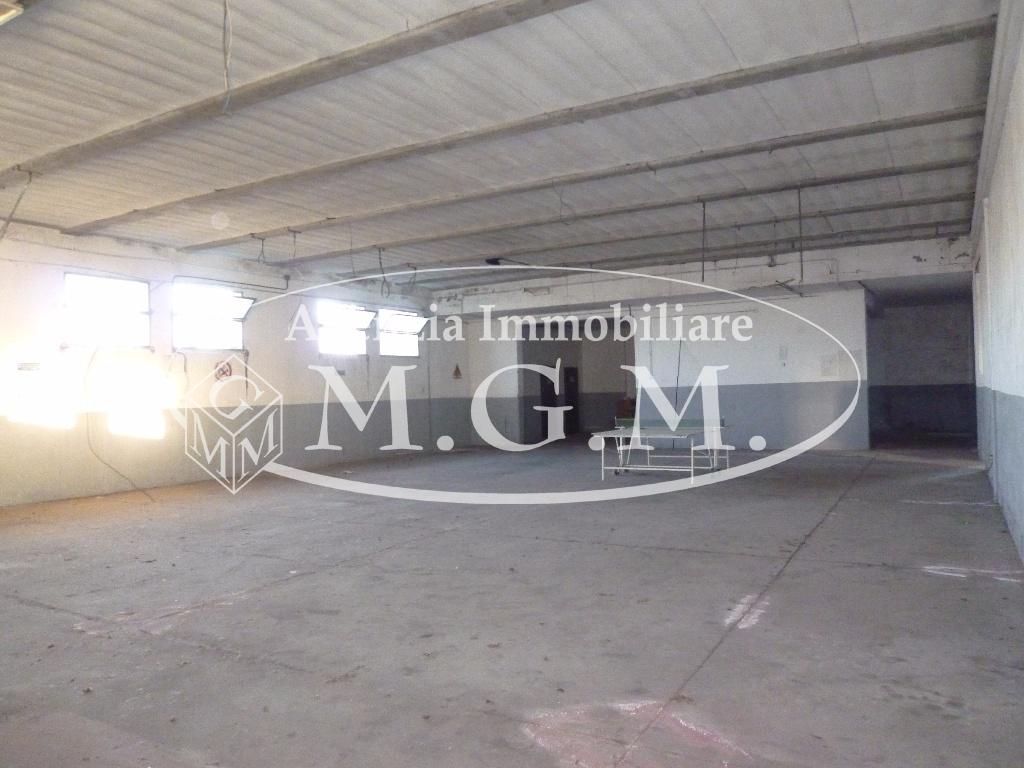 Immagine 12 di Capannone industriale in affitto  a Pontedera