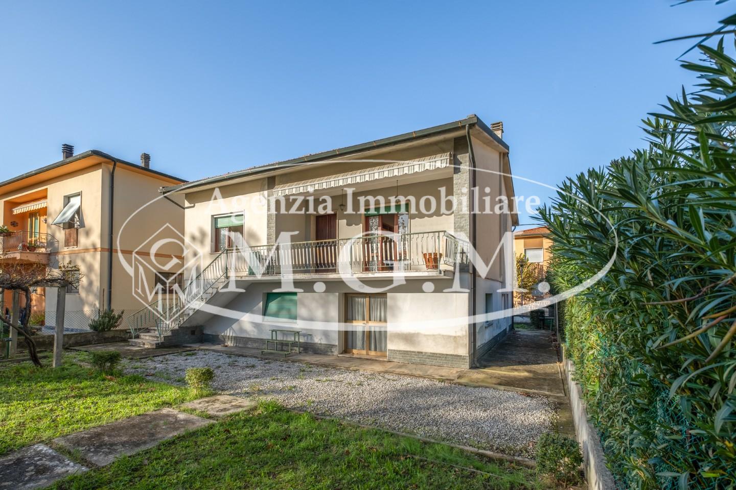 Immagine 1 di Casa indipendente in vendita  a Calcinaia