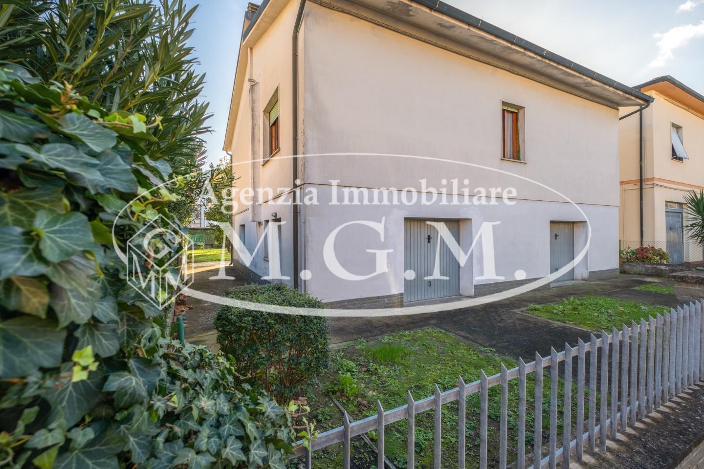 Immagine 10 di Casa indipendente in vendita  a Calcinaia