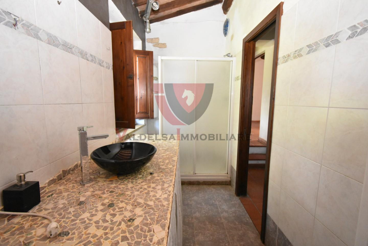 Immagine 14 di Appartamento in vendita  a Colle Di Val D'elsa