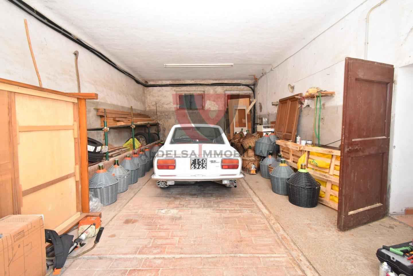 Immagine 37 di Villa in vendita  a Castellina In Chianti