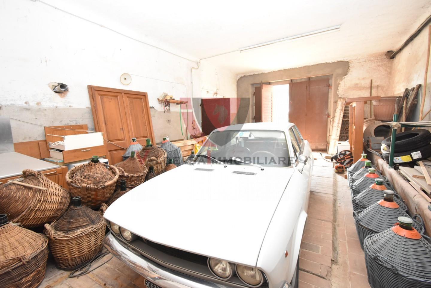 Immagine 38 di Villa in vendita  a Castellina In Chianti