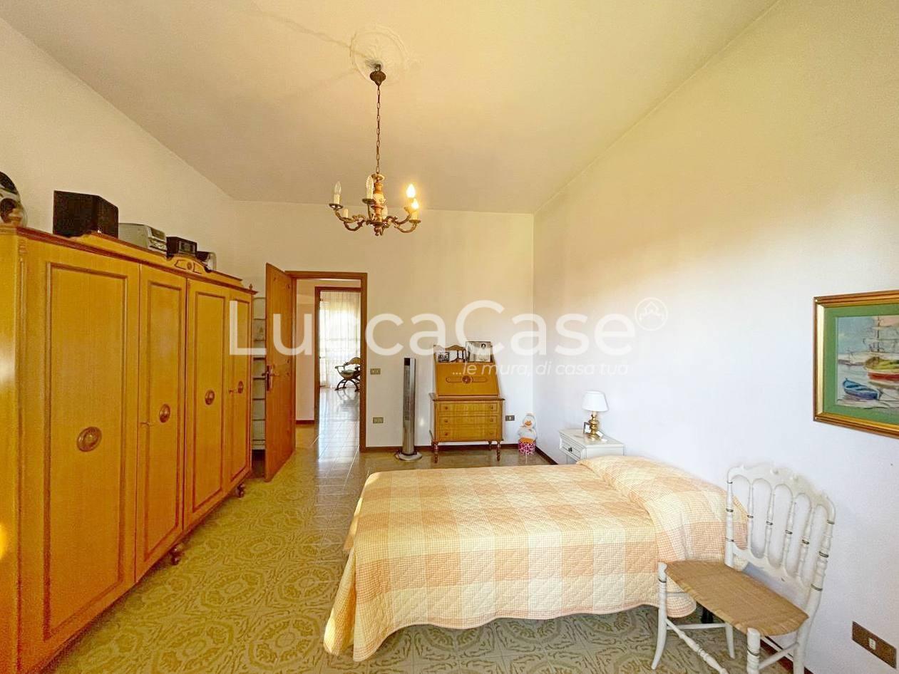 Immagine 18 di Villa in vendita  a Capannori