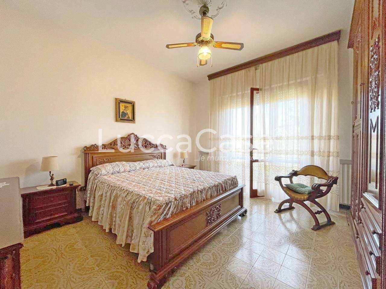 Immagine 13 di Villa in vendita  a Capannori