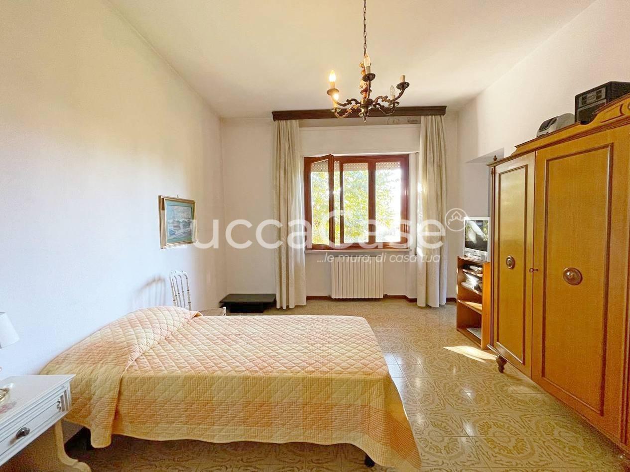 Immagine 15 di Villa in vendita  a Capannori