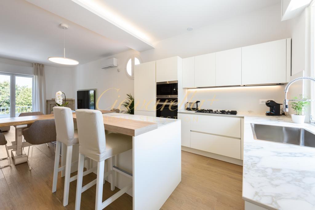 Immagine 16 di Appartamento in affitto  a Forte Dei Marmi