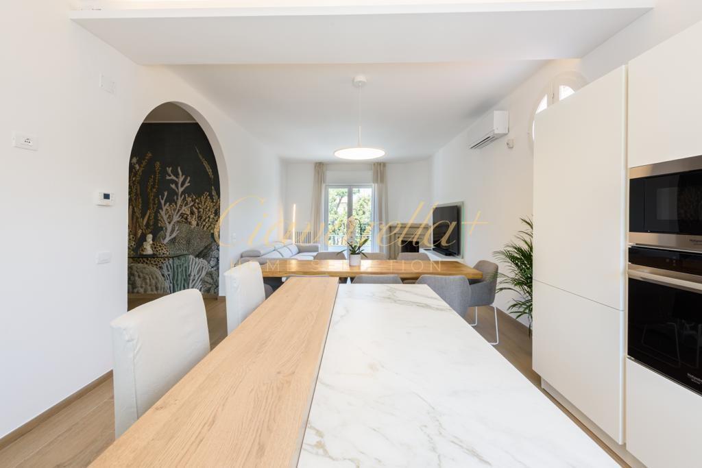 Immagine 12 di Appartamento in affitto  a Forte Dei Marmi