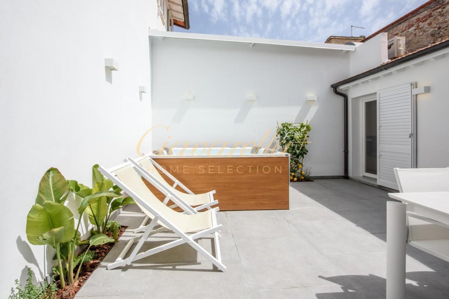 Immagine 2 di Appartamento in affitto  a Forte Dei Marmi