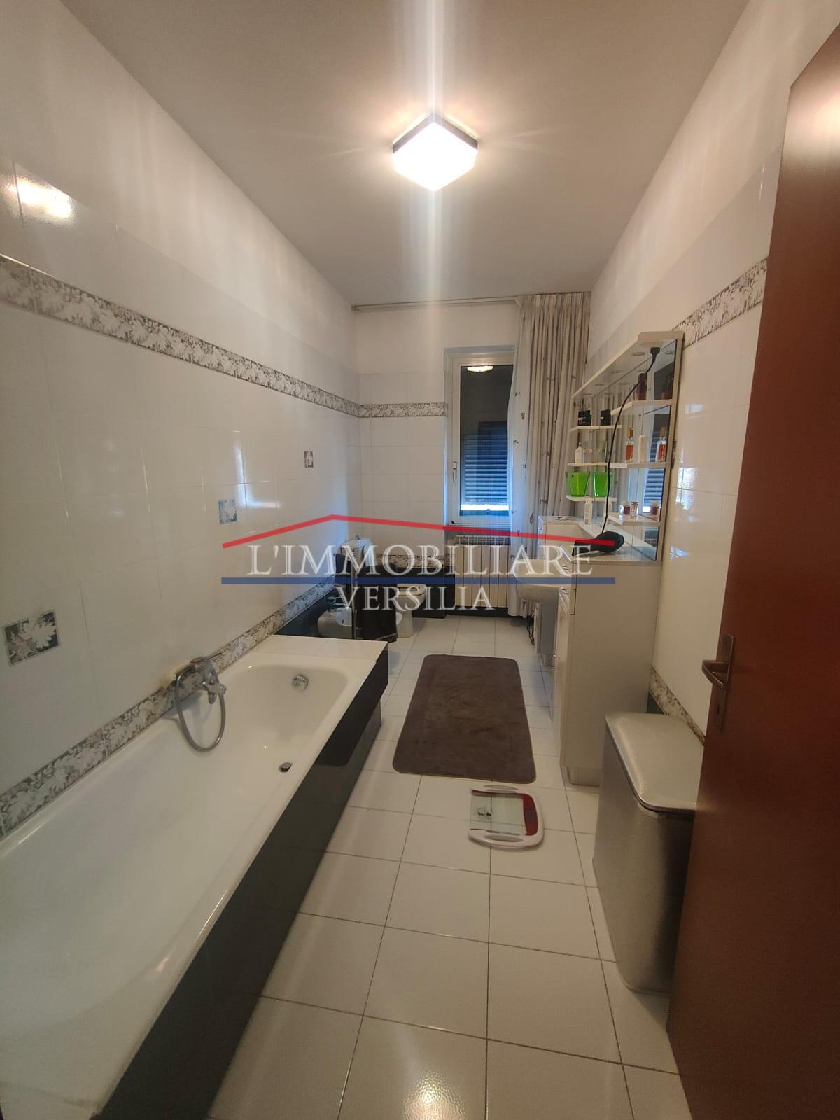 Immagine 30 di Appartamento in vendita  a Massa