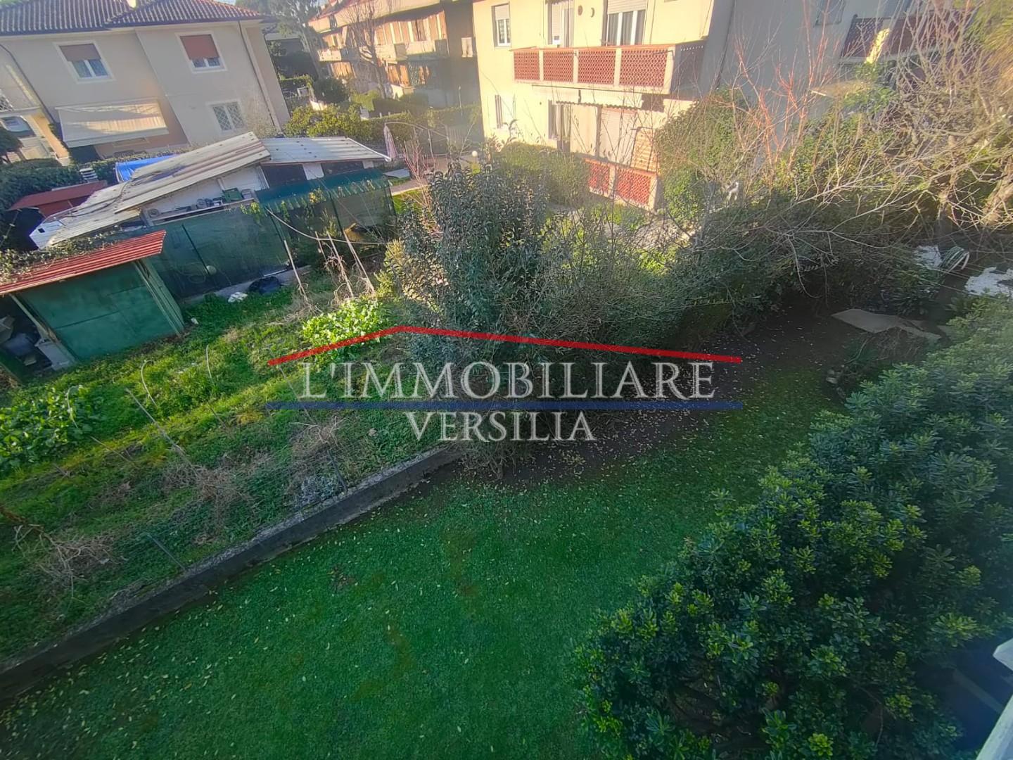 Immagine 13 di Appartamento in vendita  a Massa