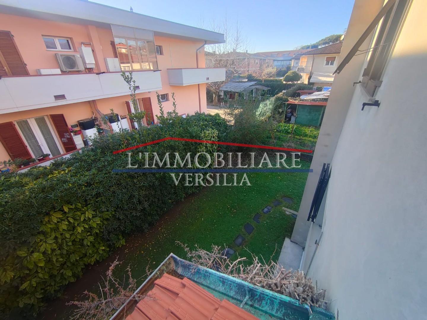 Immagine 18 di Appartamento in vendita  a Massa