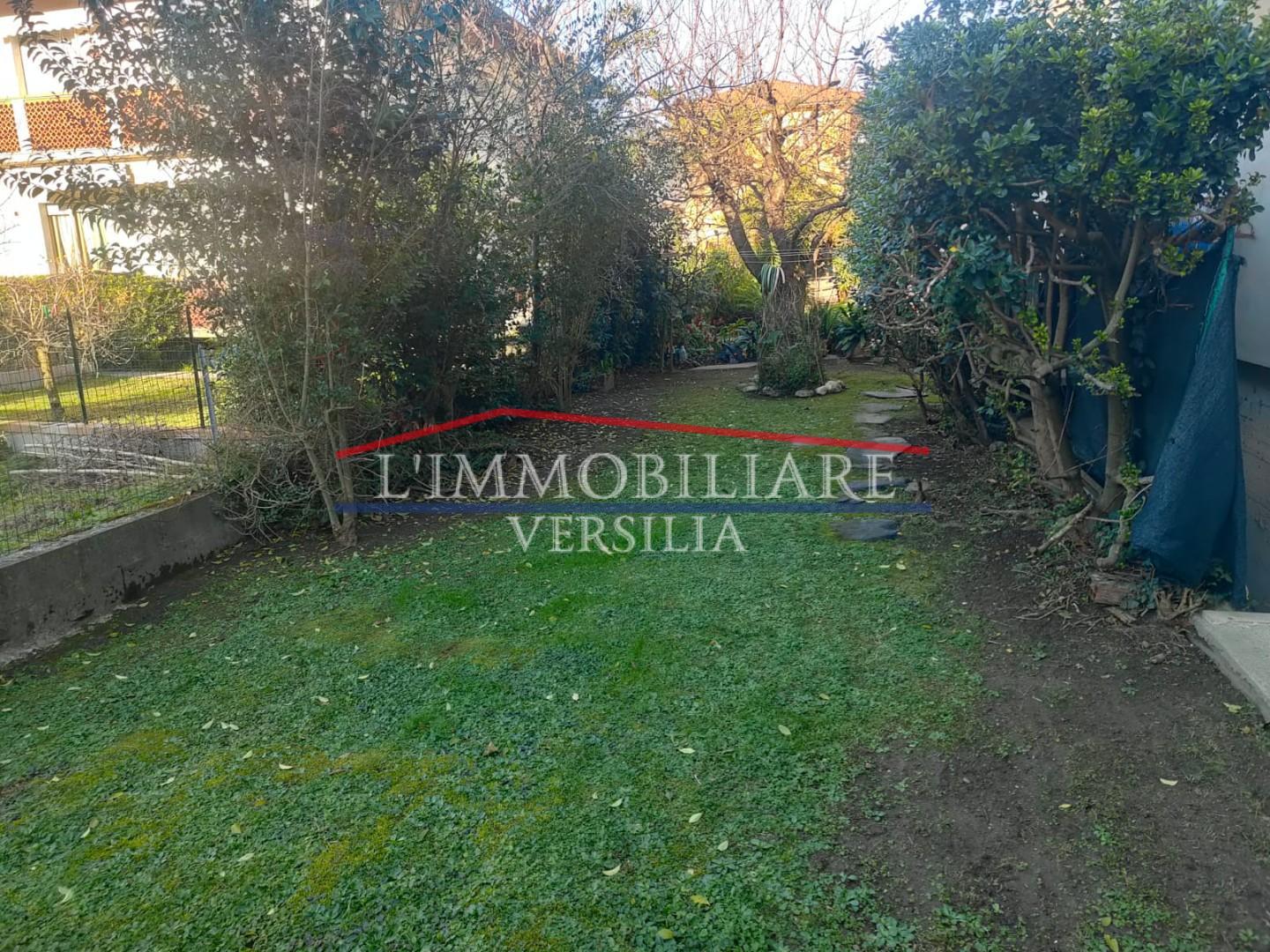 Immagine 36 di Appartamento in vendita  a Massa