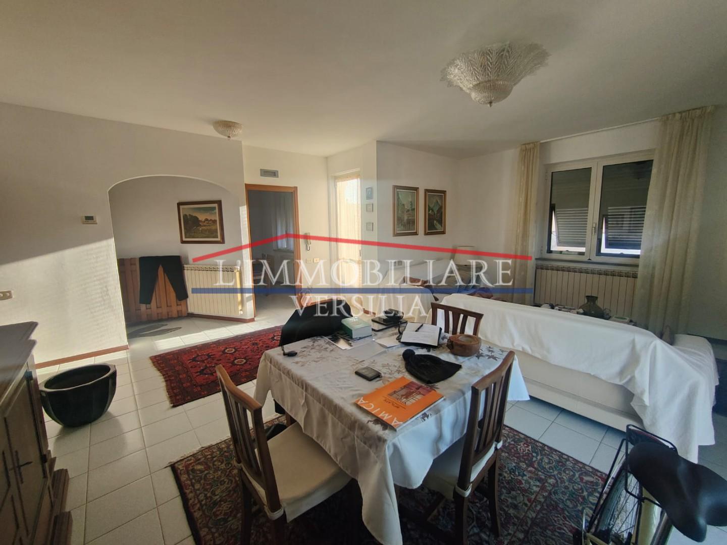 Immagine 3 di Appartamento in vendita  a Massa