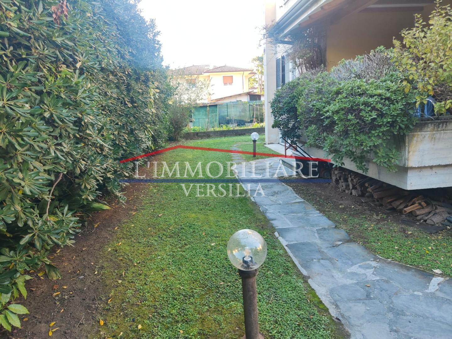 Immagine 39 di Appartamento in vendita  a Massa