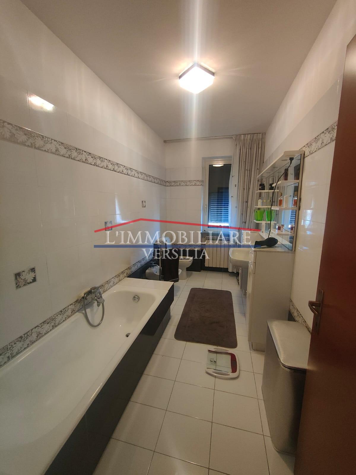 Immagine 23 di Appartamento in vendita  a Massa