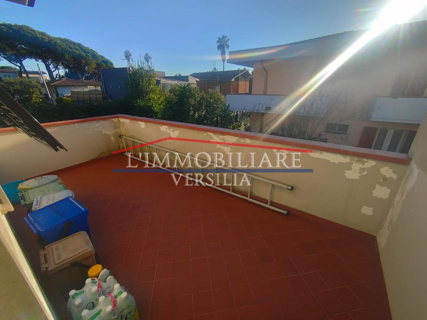 Immagine 11 di Appartamento in vendita  a Massa