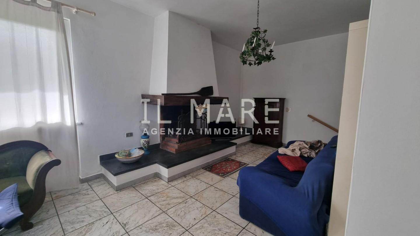 Immagine 4 di Casa bifamiliare in vendita  a Massa