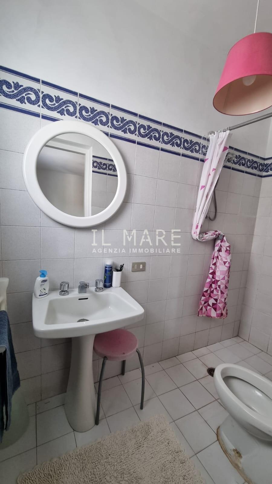 Immagine 11 di Casa bifamiliare in vendita  a Massa