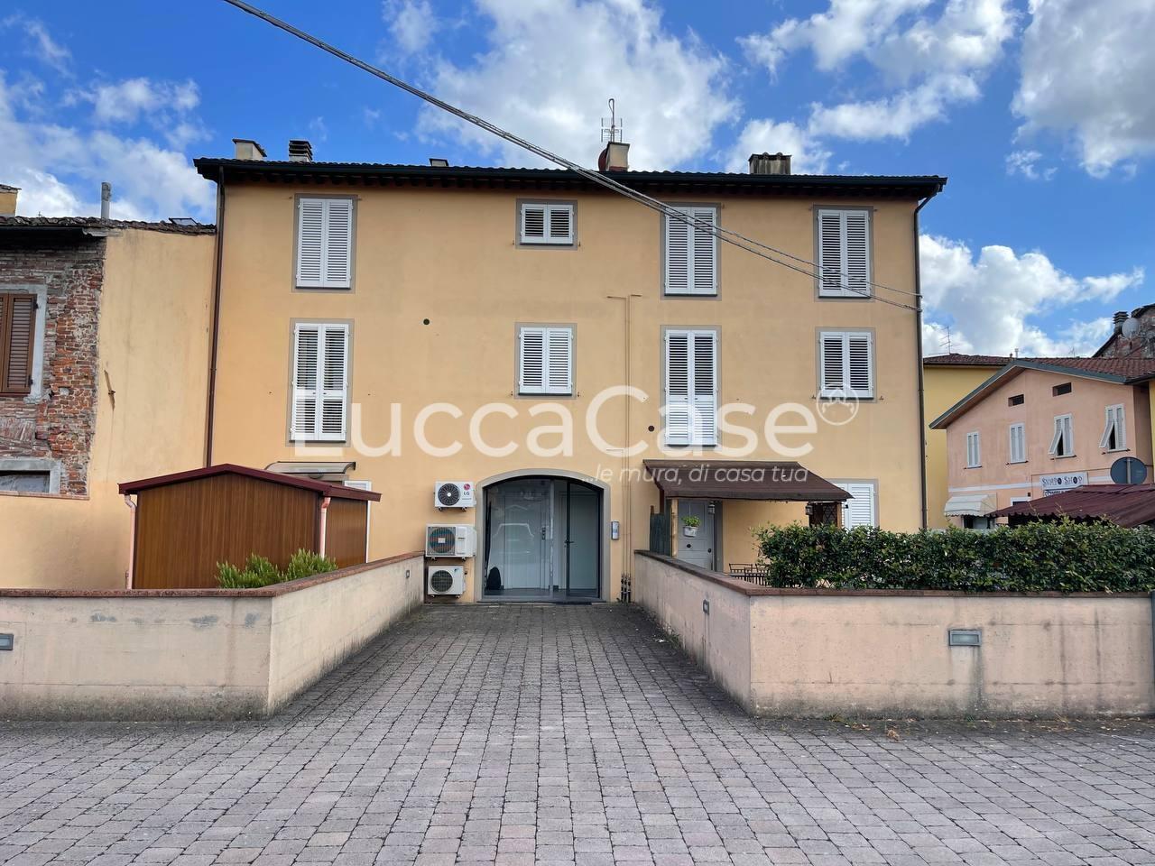 Immagine 27 di Appartamento in vendita  a Capannori