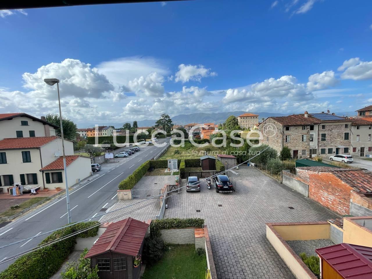 Immagine 17 di Appartamento in vendita  a Capannori