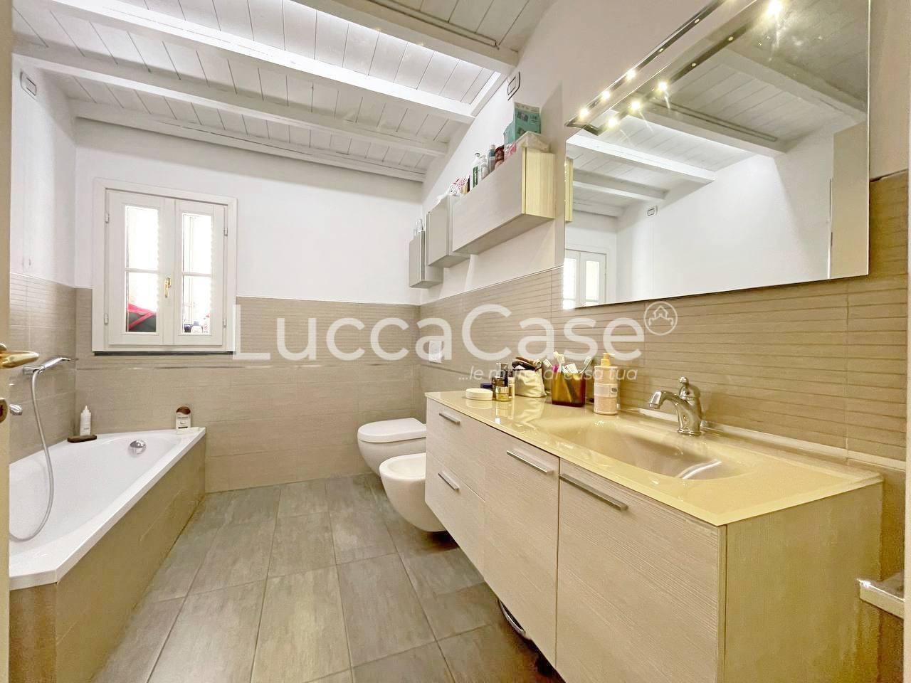 Immagine 5 di Appartamento in vendita  a Capannori