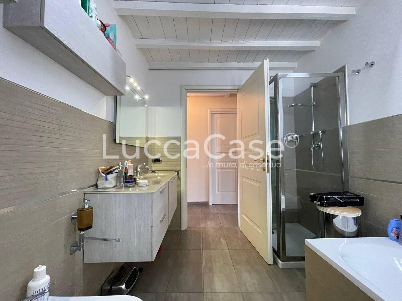 Immagine 12 di Appartamento in vendita  a Capannori