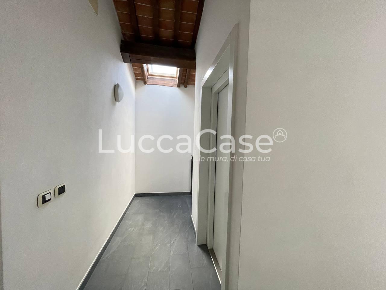 Immagine 22 di Appartamento in vendita  a Capannori