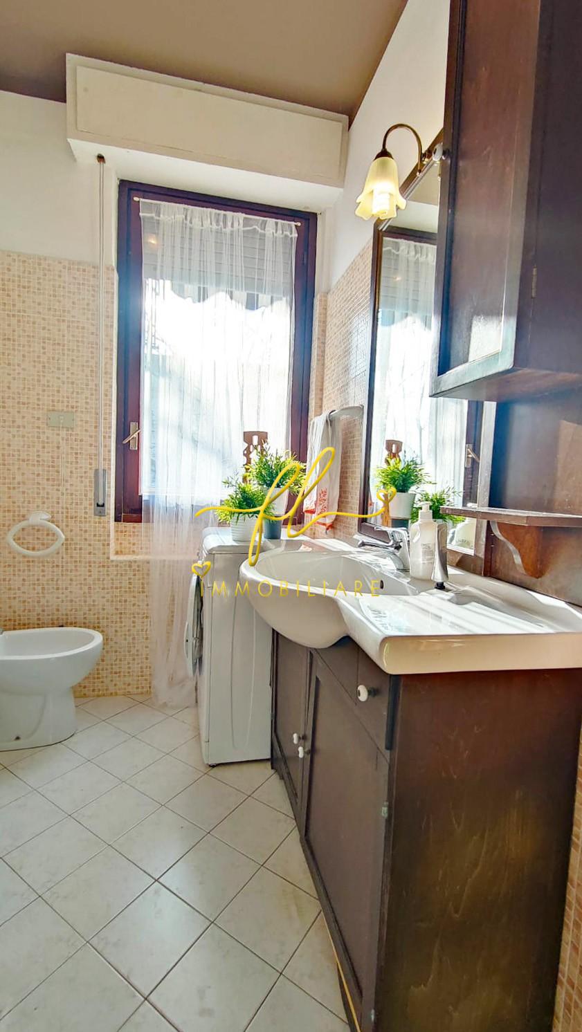 Immagine 10 di Appartamento in vendita  a Rosignano Marittimo