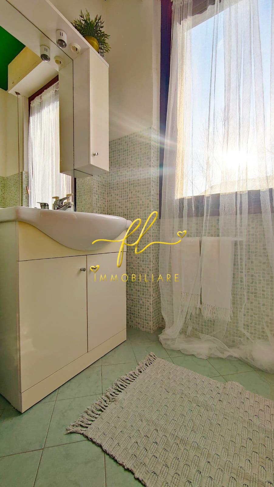 Immagine 12 di Appartamento in vendita  a Rosignano Marittimo