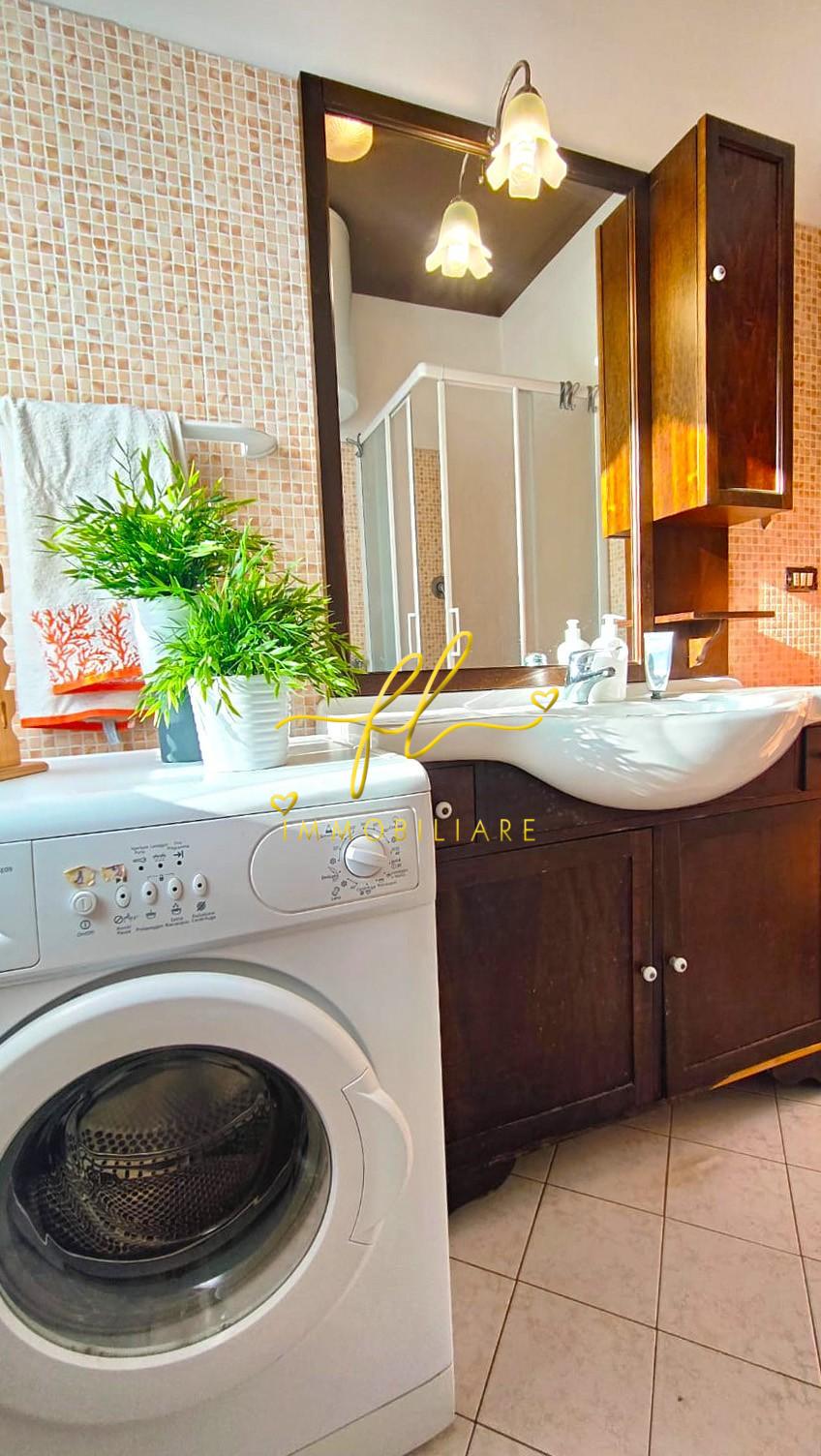 Immagine 11 di Appartamento in vendita  a Rosignano Marittimo