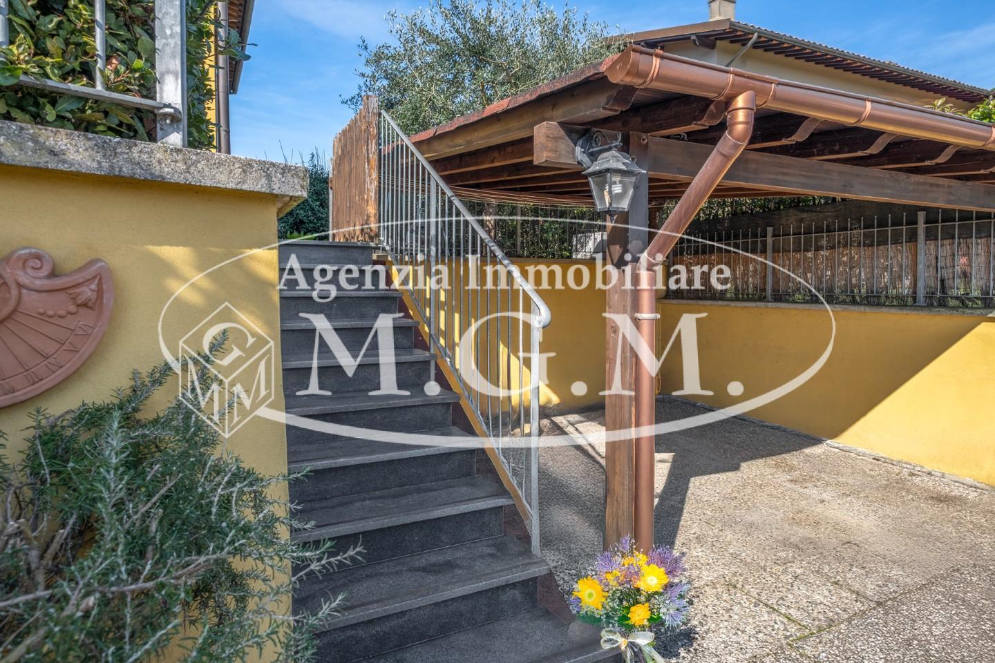 Immagine 11 di Appartamento in vendita  a Bientina