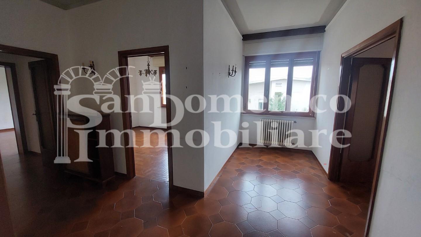 Immagine 7 di Villa in vendita  a Cascina