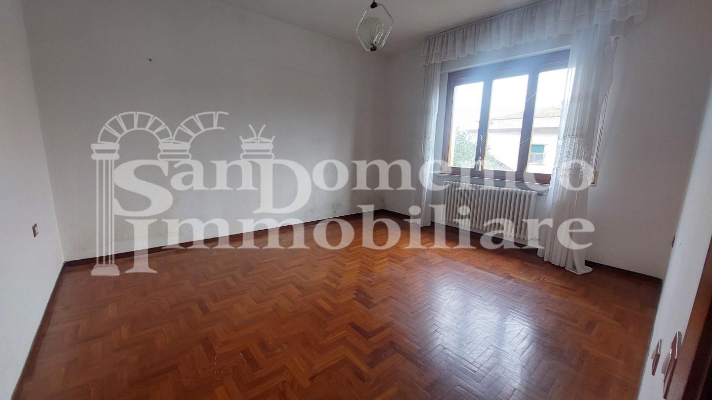 Immagine 10 di Villa in vendita  a Cascina