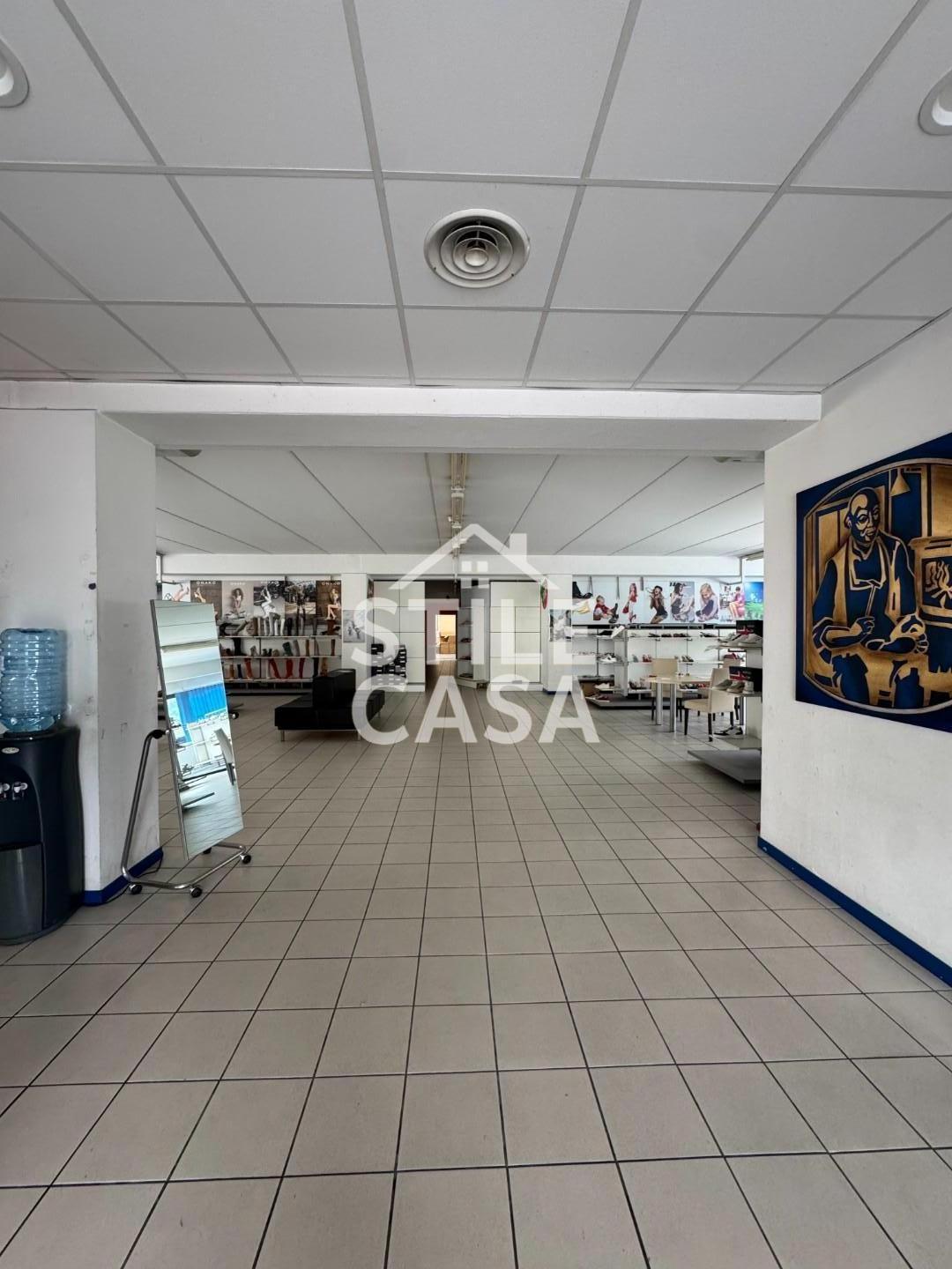 Immagine 1 di Capannone industriale in vendita  a Altopascio