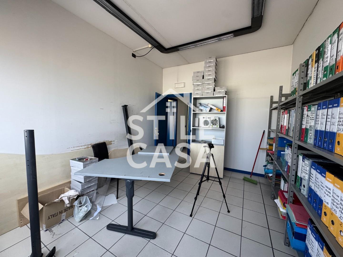 Immagine 16 di Capannone industriale in vendita  a Altopascio