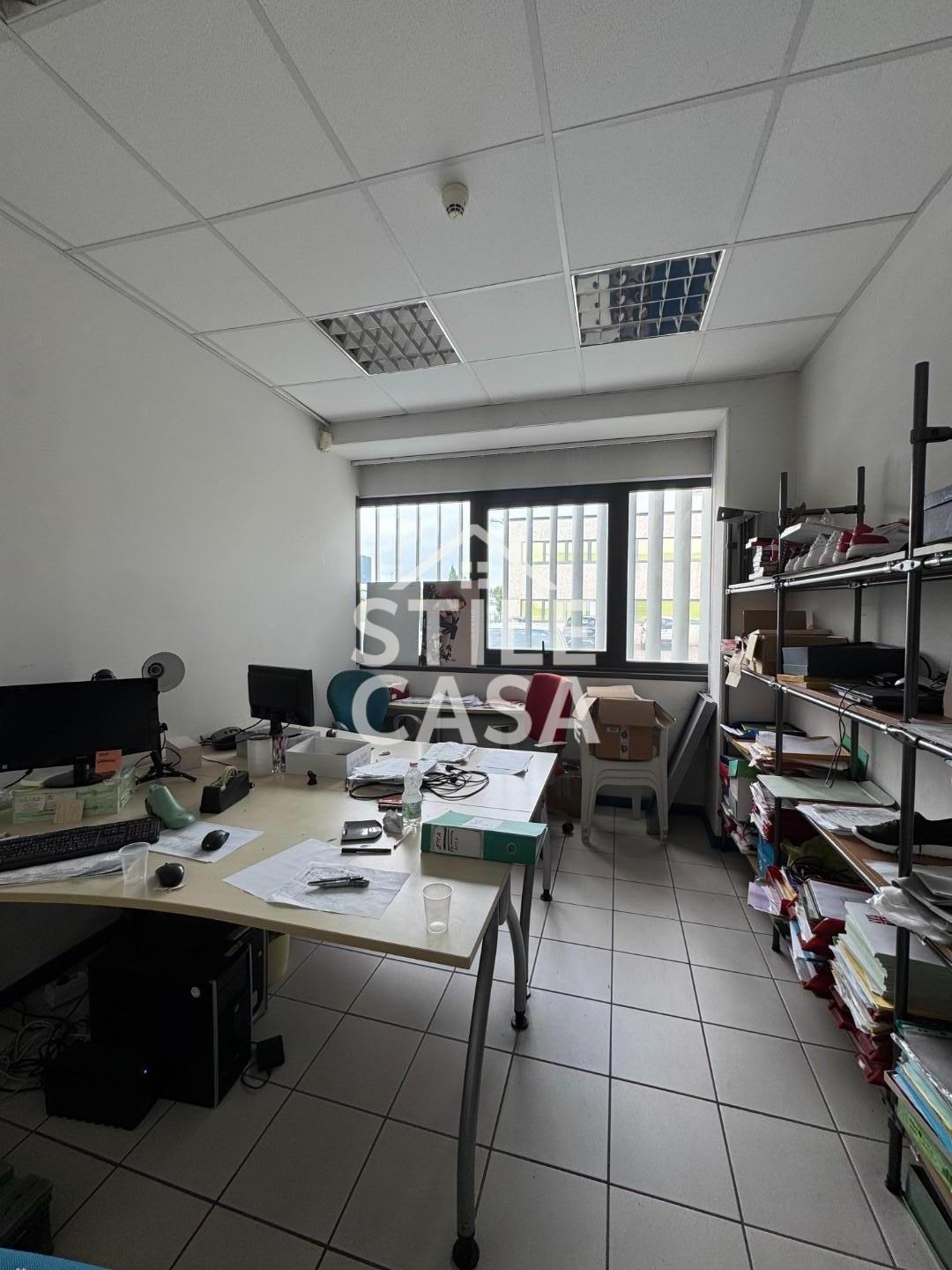 Immagine 10 di Capannone industriale in vendita  a Altopascio