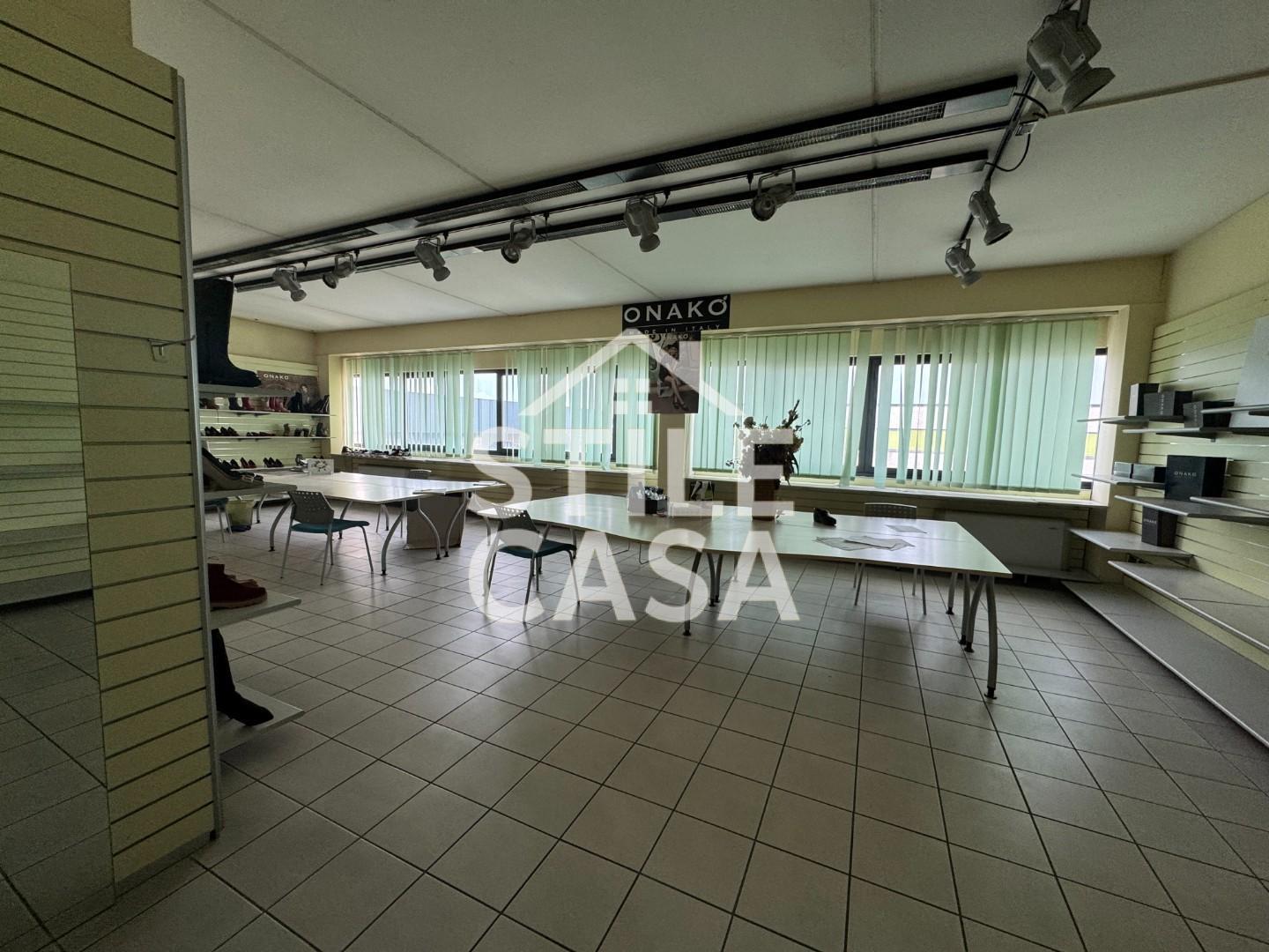 Immagine 12 di Capannone industriale in vendita  a Altopascio