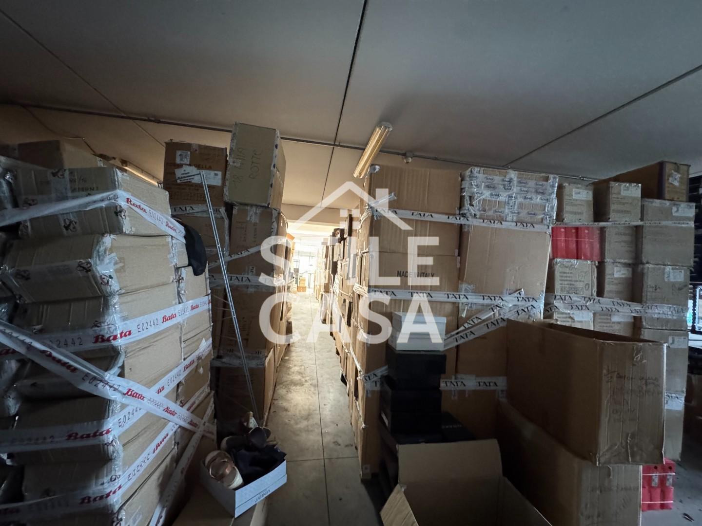 Immagine 18 di Capannone industriale in vendita  a Altopascio