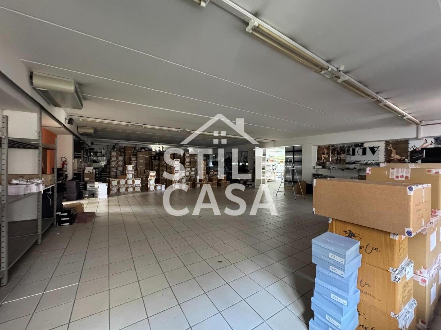 Immagine 5 di Capannone industriale in vendita  a Altopascio