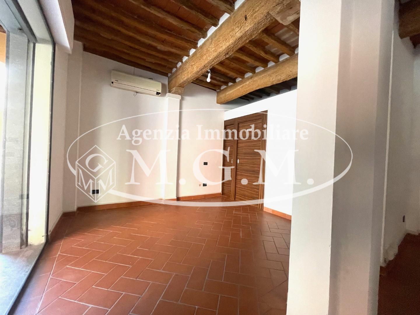 Immagine 5 di Locale commerciale in affitto  a Cascina