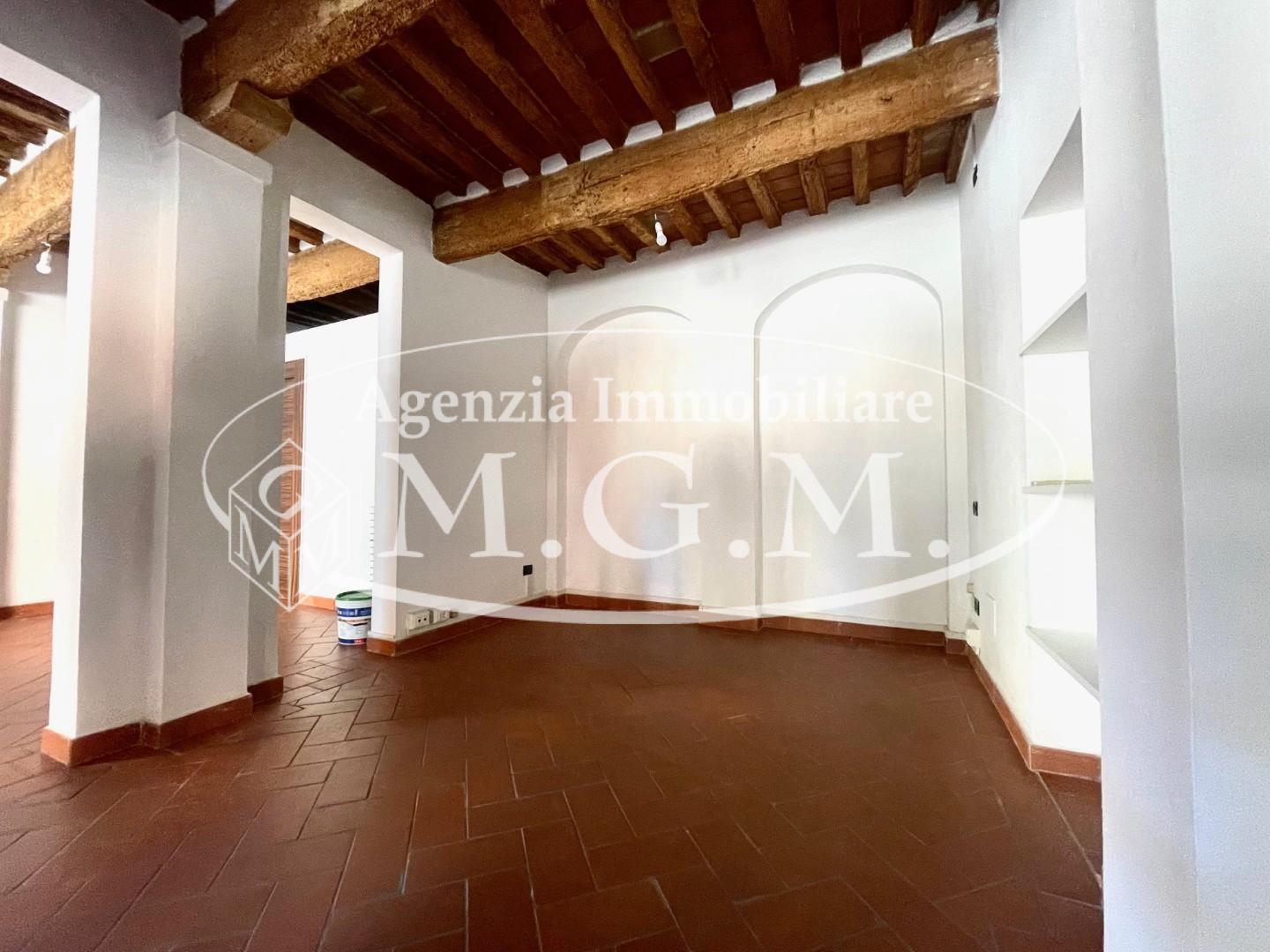 Immagine 3 di Locale commerciale in affitto  a Cascina