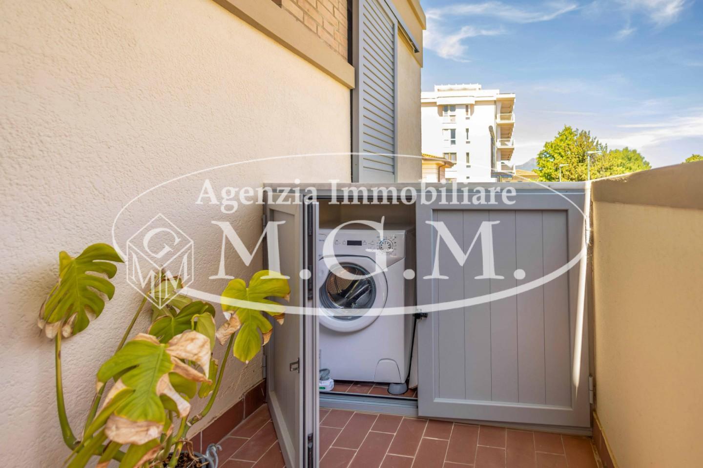 Immagine 19 di Appartamento in vendita  a Camaiore